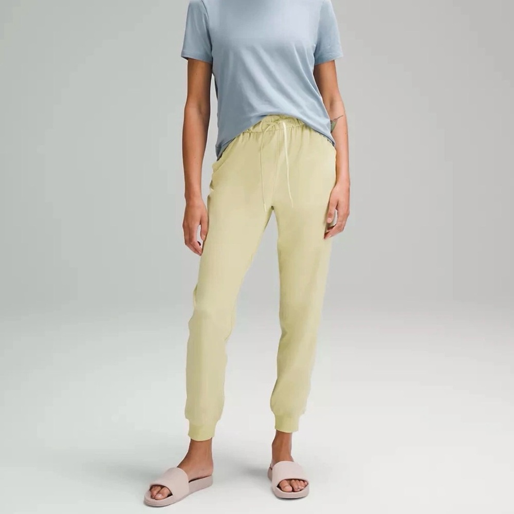 Lululemon Stretch High Rise Jogger | Size 2 - Finch Yellow